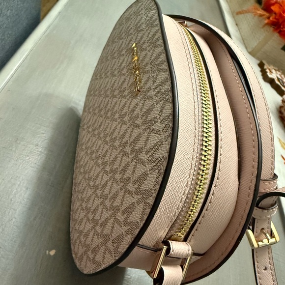 Michael Kors Crossbody - Picture 3 of 4